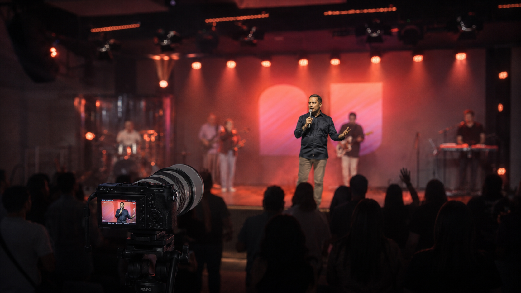 Câmera Tele enquadrando o pastor em plano fechado